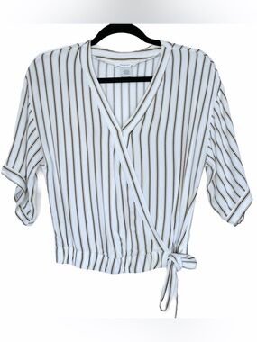 Urban Romantics Striped V-neck Top Size Small